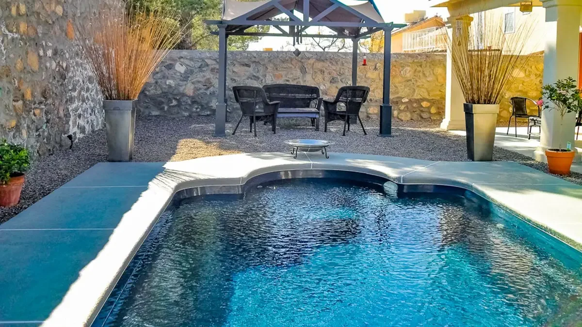 the roman™ 28 slide 3